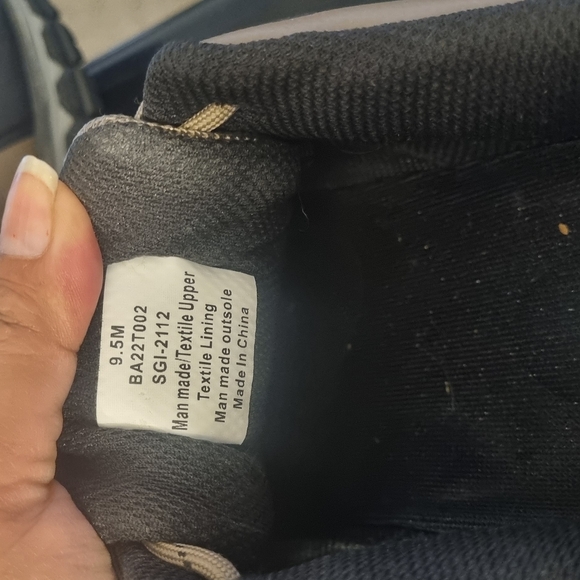 Outdoor Men's Tan and Black Hiking Shoes - Picture 3 of 3